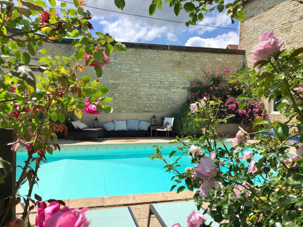 La Cour Des Delices Bed & Breakfast Gigny  Exterior foto