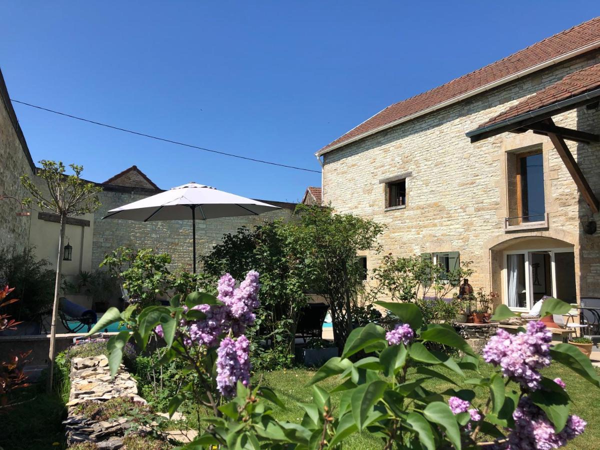 La Cour Des Delices Bed & Breakfast Gigny  Exterior foto