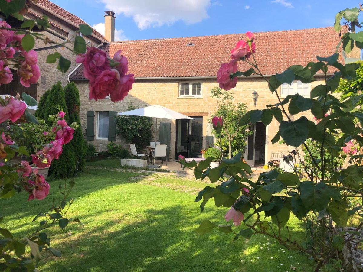 La Cour Des Delices Bed & Breakfast Gigny  Exterior foto