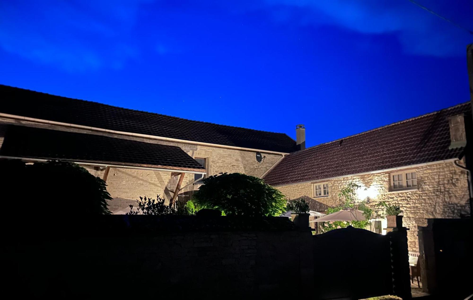 La Cour Des Delices Bed & Breakfast Gigny  Exterior foto