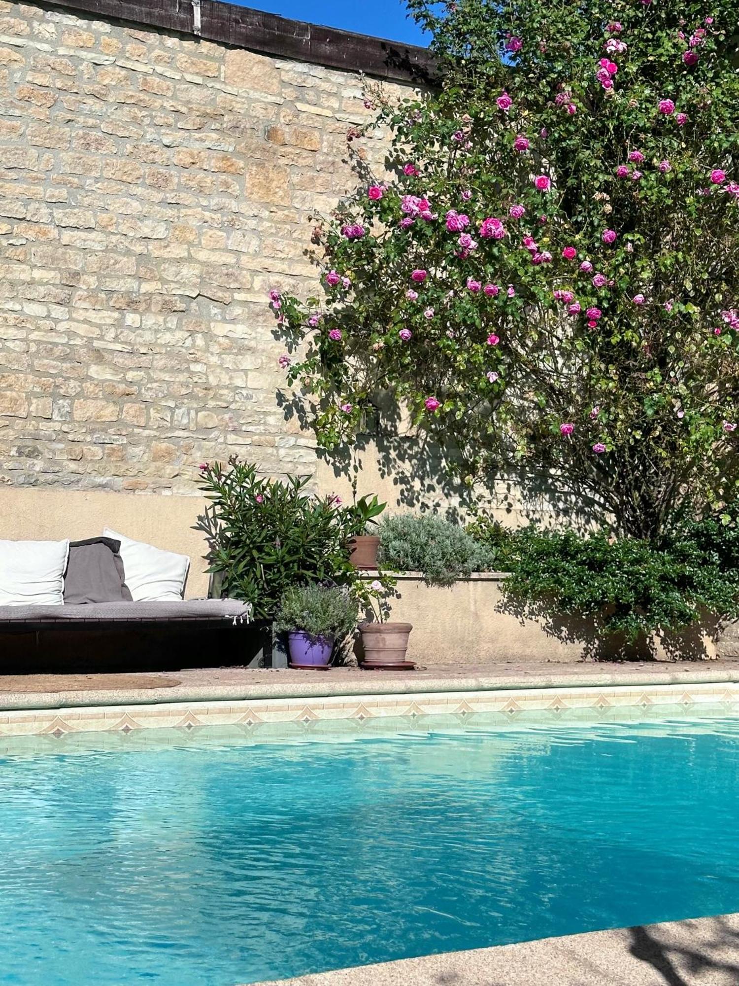 La Cour Des Delices Bed & Breakfast Gigny  Exterior foto