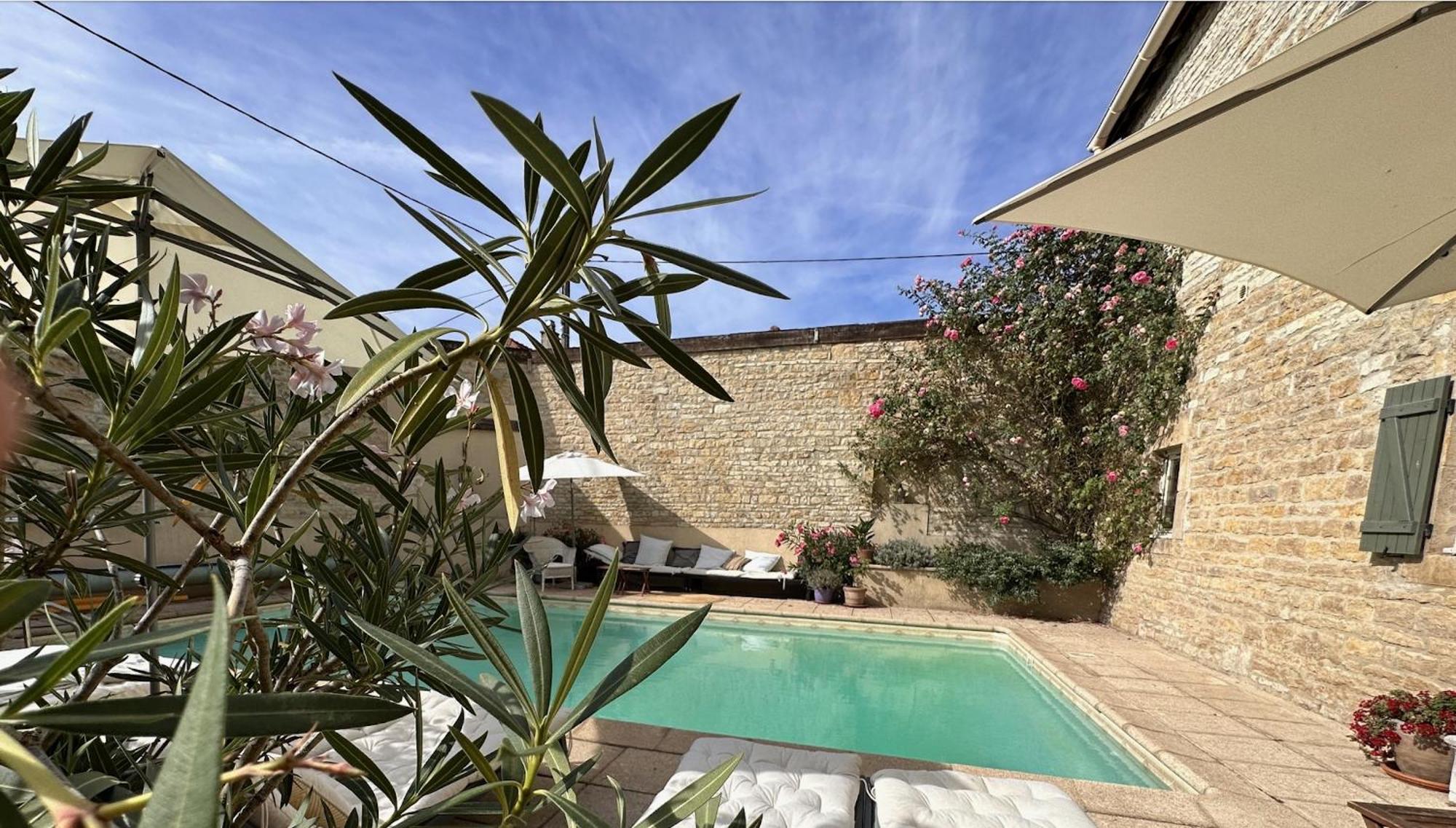 La Cour Des Delices Bed & Breakfast Gigny  Exterior foto