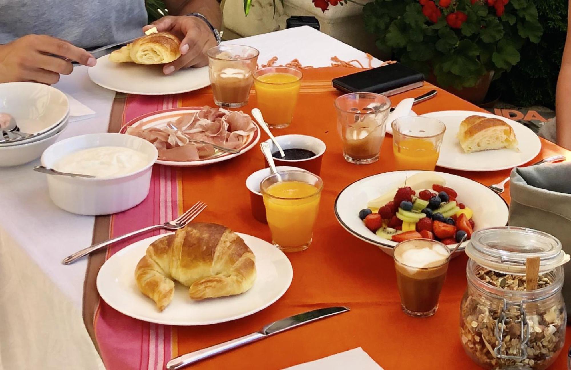La Cour Des Delices Bed & Breakfast Gigny  Exterior foto