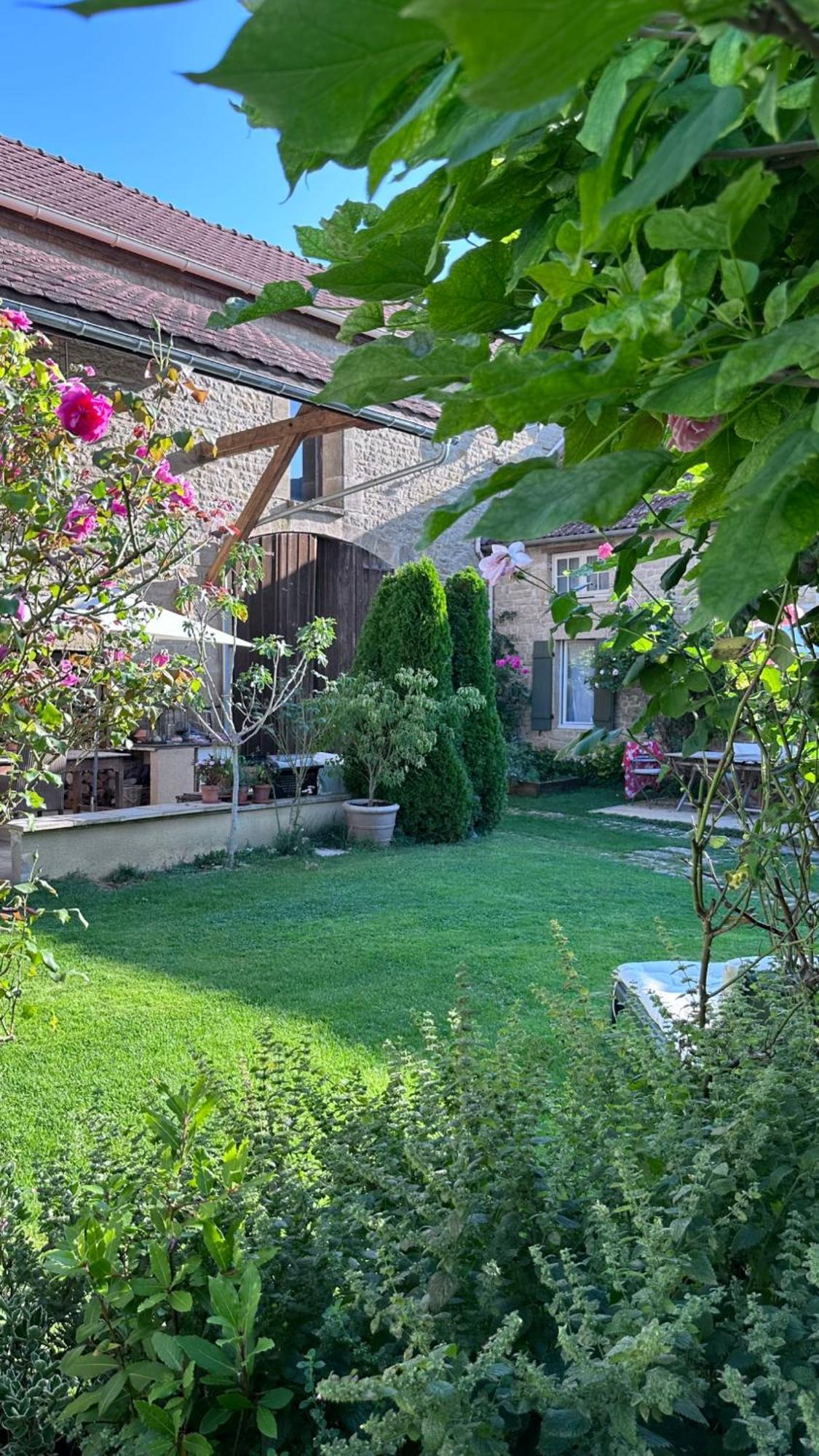 La Cour Des Delices Bed & Breakfast Gigny  Exterior foto