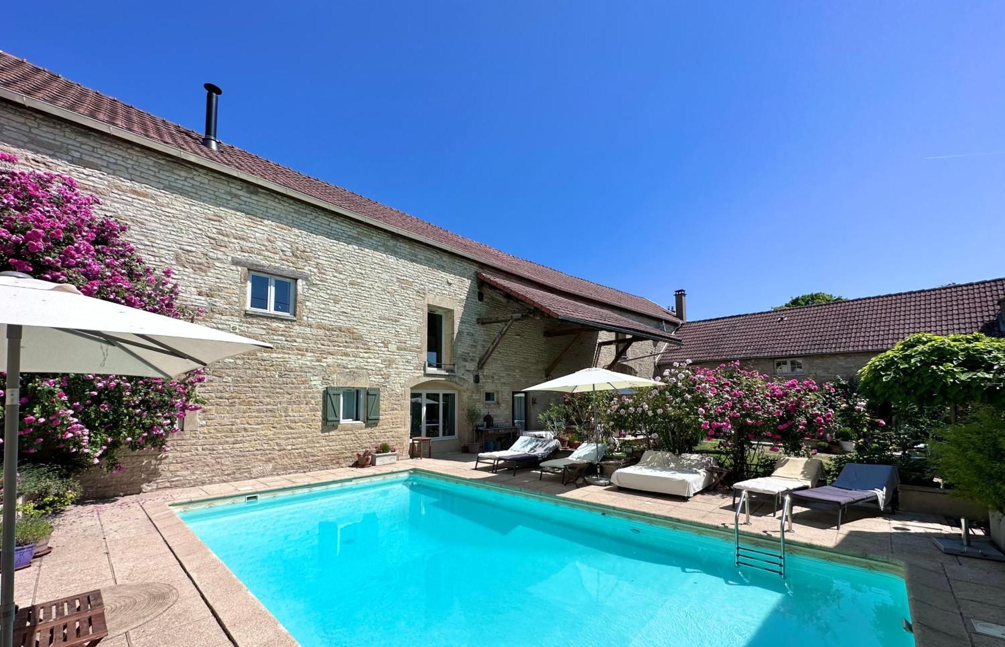 La Cour Des Delices Bed & Breakfast Gigny  Exterior foto